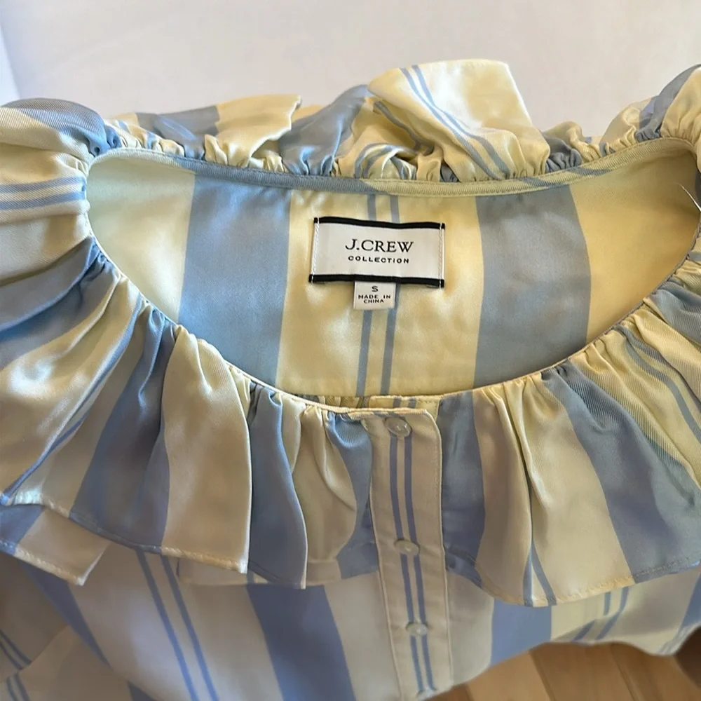 Never worn satin feel blouse. - Picture 7 of 7